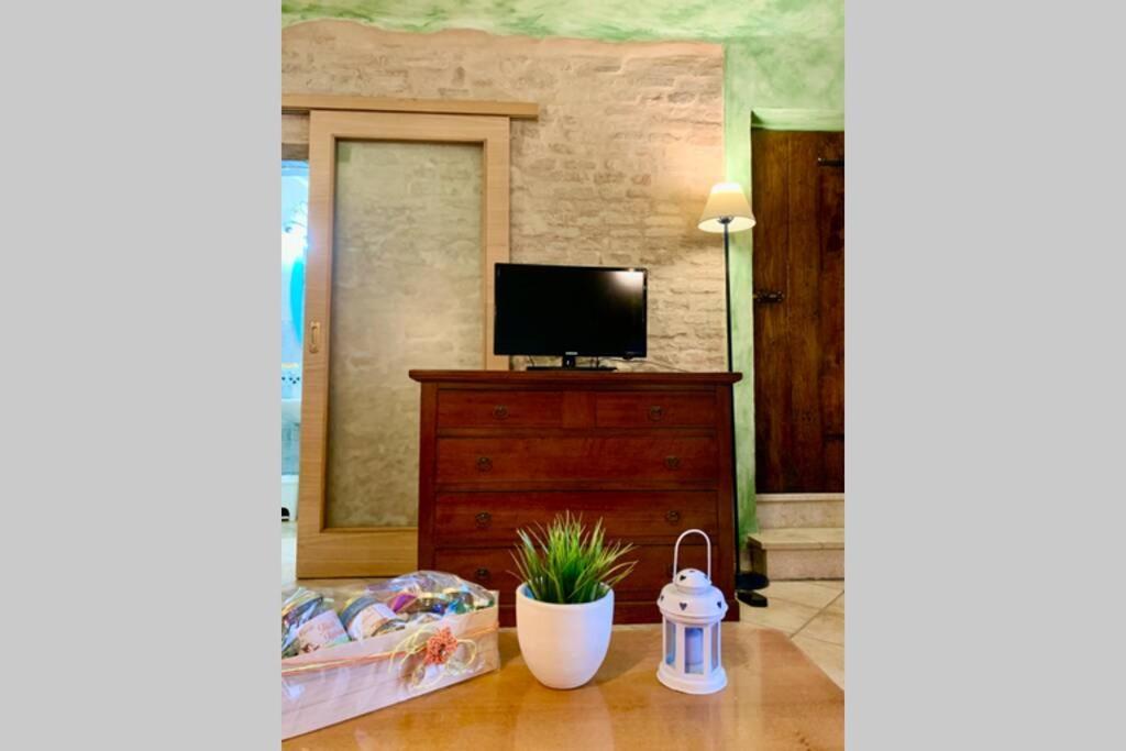 La Grotta - Casa Con Grotta Sotterranea Apartment Monterubbiano ภายนอก รูปภาพ